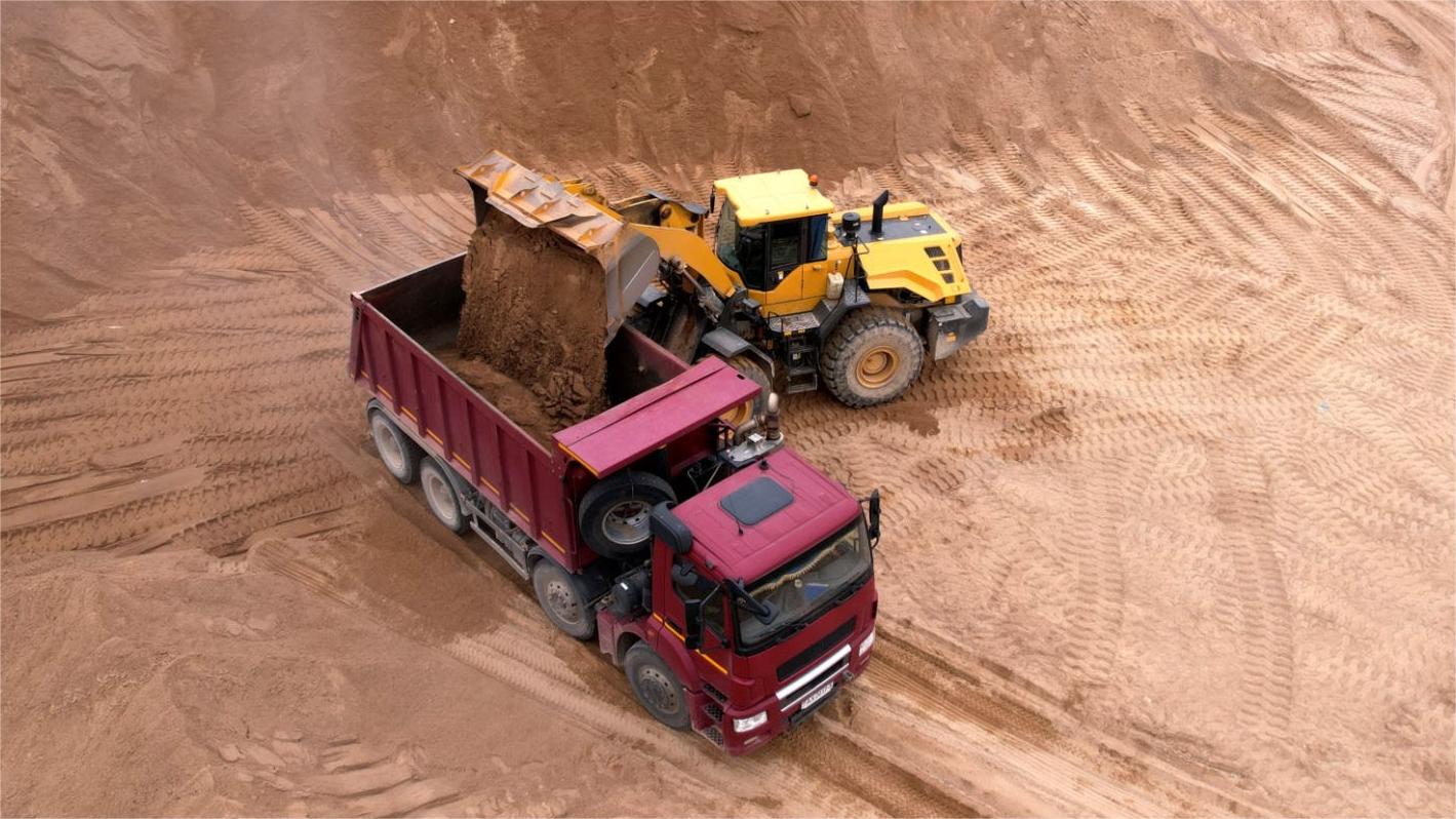 装载机监控系统方案选择：360影像+倒车雷达+AI盲区人车预警